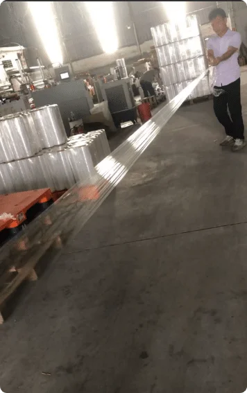 Performance comparison between virgin LLDPE and recycled stretch film