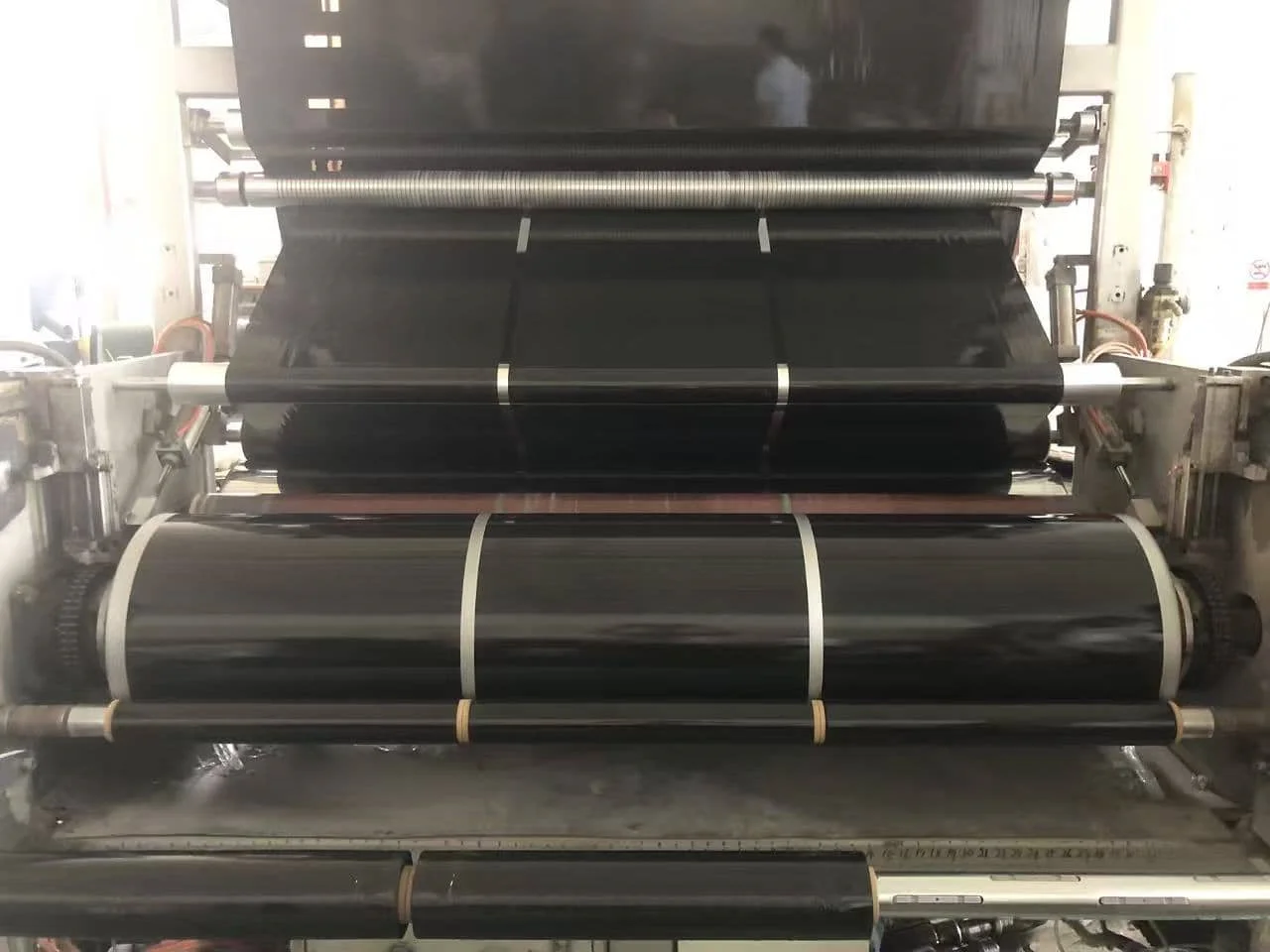 Machine black stretch film for warehouse packaging